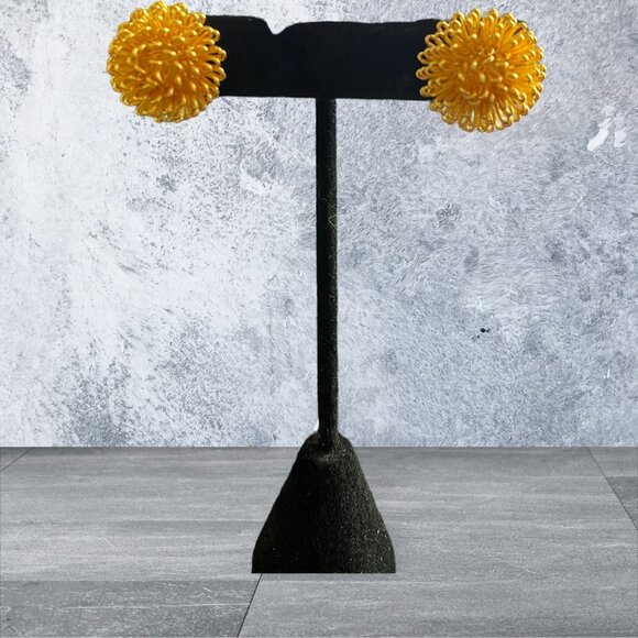 Vintage Avon Star Sparkle Earrings 3D Yellow Gold Round Stud Pierced - Picture 3 of 8